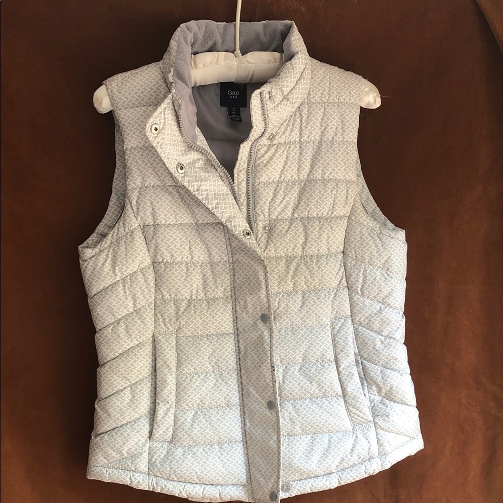 GAP Light Gray Quilted Patterned Puffer Vest